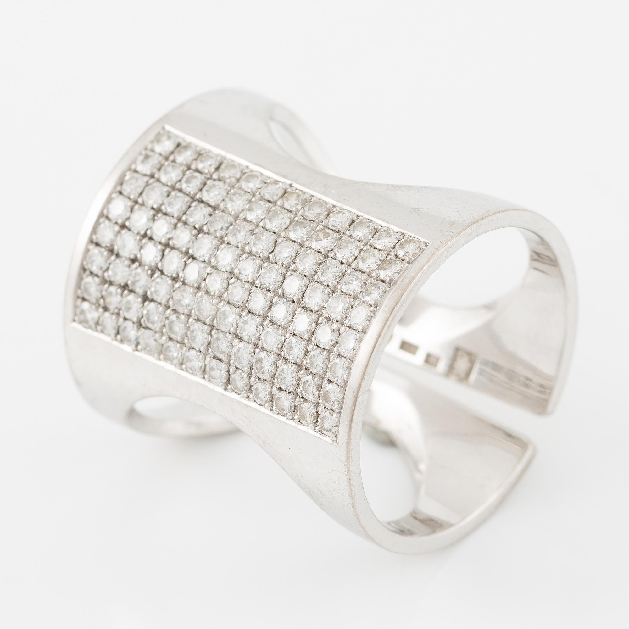 Sigurd Persson, Wolfgang, Gessl, 18K white gold with brilliant-cut diamonds.