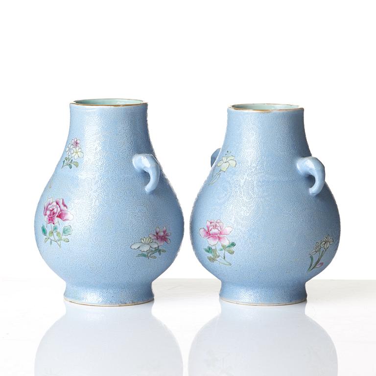 A pair of sgrafitto vases, Qing dynasty with Qianlong mark.