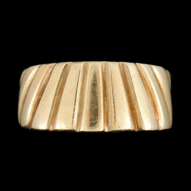 RINGAR, 2st, 14k guld, en med blå sten. Totalvikt 11,8g.
