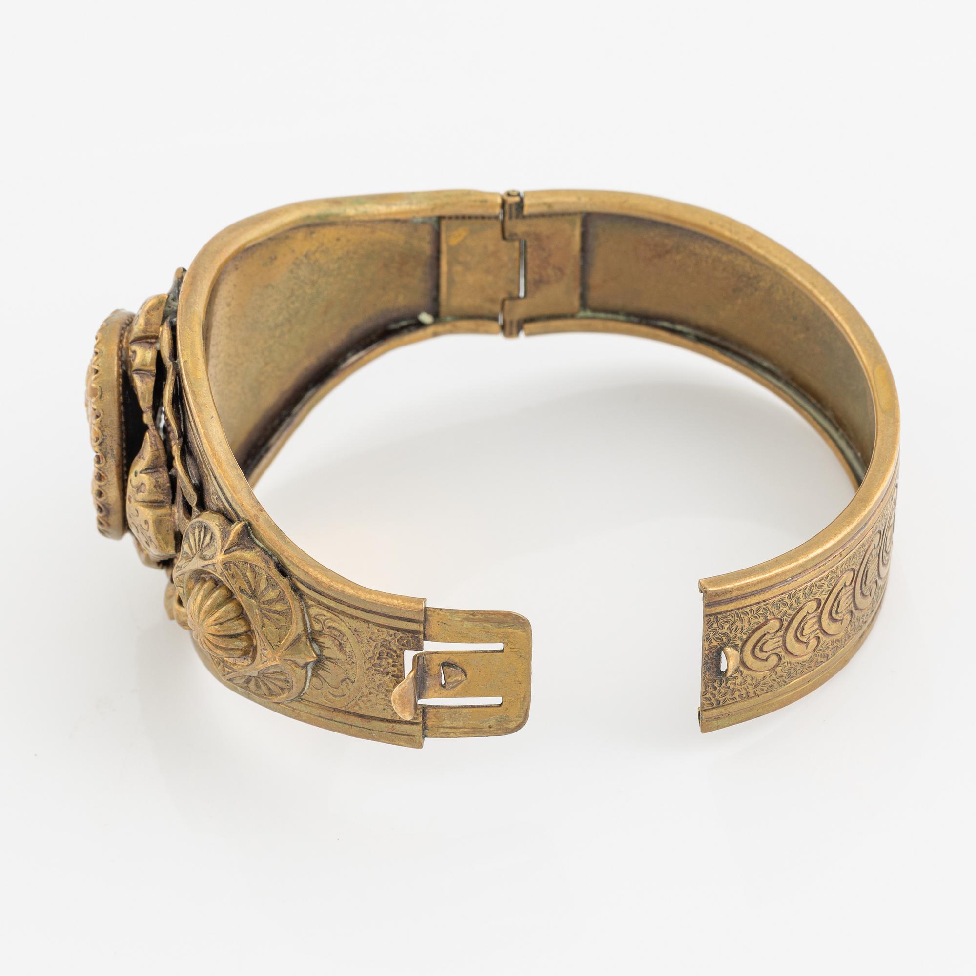 Brass and cameo bangle.