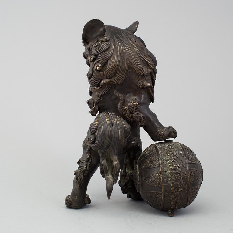 A bronze sculpture of a Japanese mythological beast, Meiji (1868-1912).