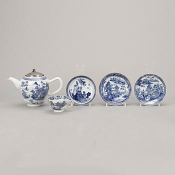 TESERVIS, 9 delar snarlika, porslin, Kina, Qianlong, (1736-1795).