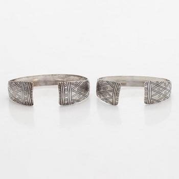 Germund Paaer, armband, 2 st, silver. Kalevala Koru.