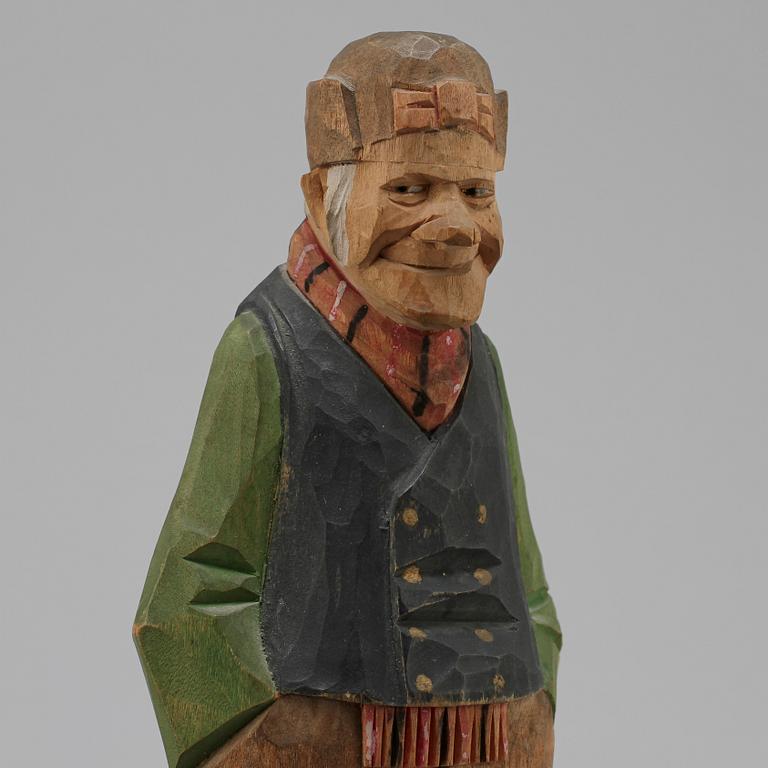 FIGURIN, trä, sign Lorens Larsson o dat 1943.