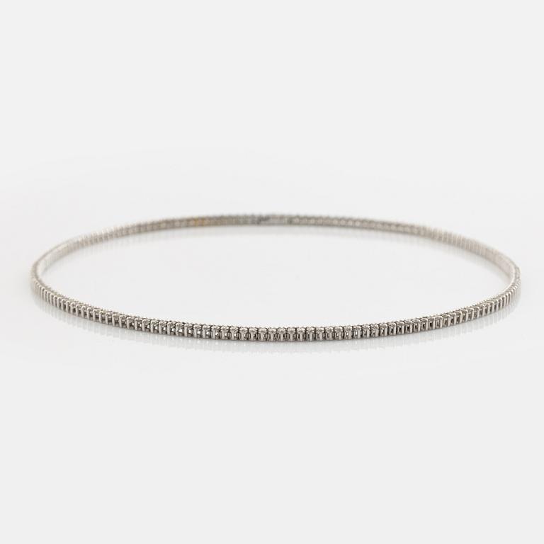 Tennishalsband, 14K vitguld, diamanter ca 5.52 ct tot. Med AIG-certifikat.
