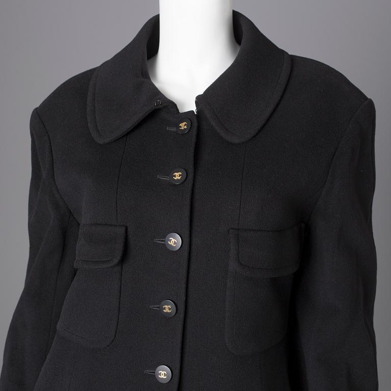 A cashmere Chanel Boutique coat, French size 38.