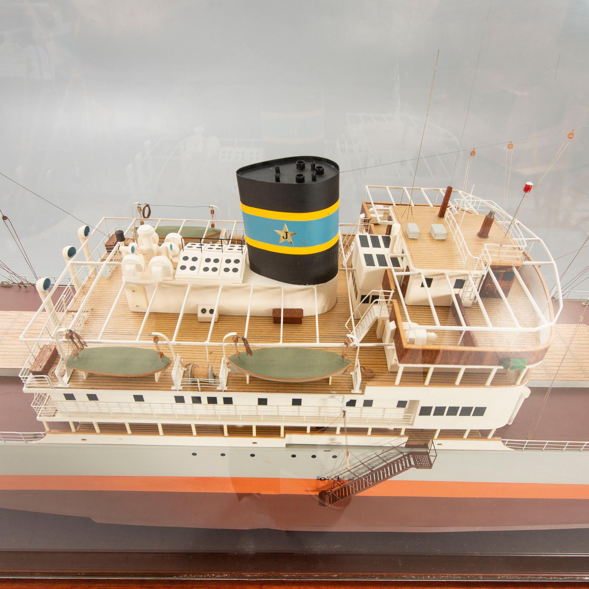 A ship model, M/S La Plata, launched 1943.
