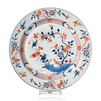 1205. An imari charger, Qing dynasty, Kangxi (1662-1722).