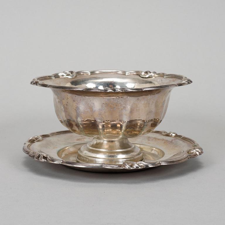 Gustaf Möllenborg, såsskål med fat, silver, Stockholm 1856-57.