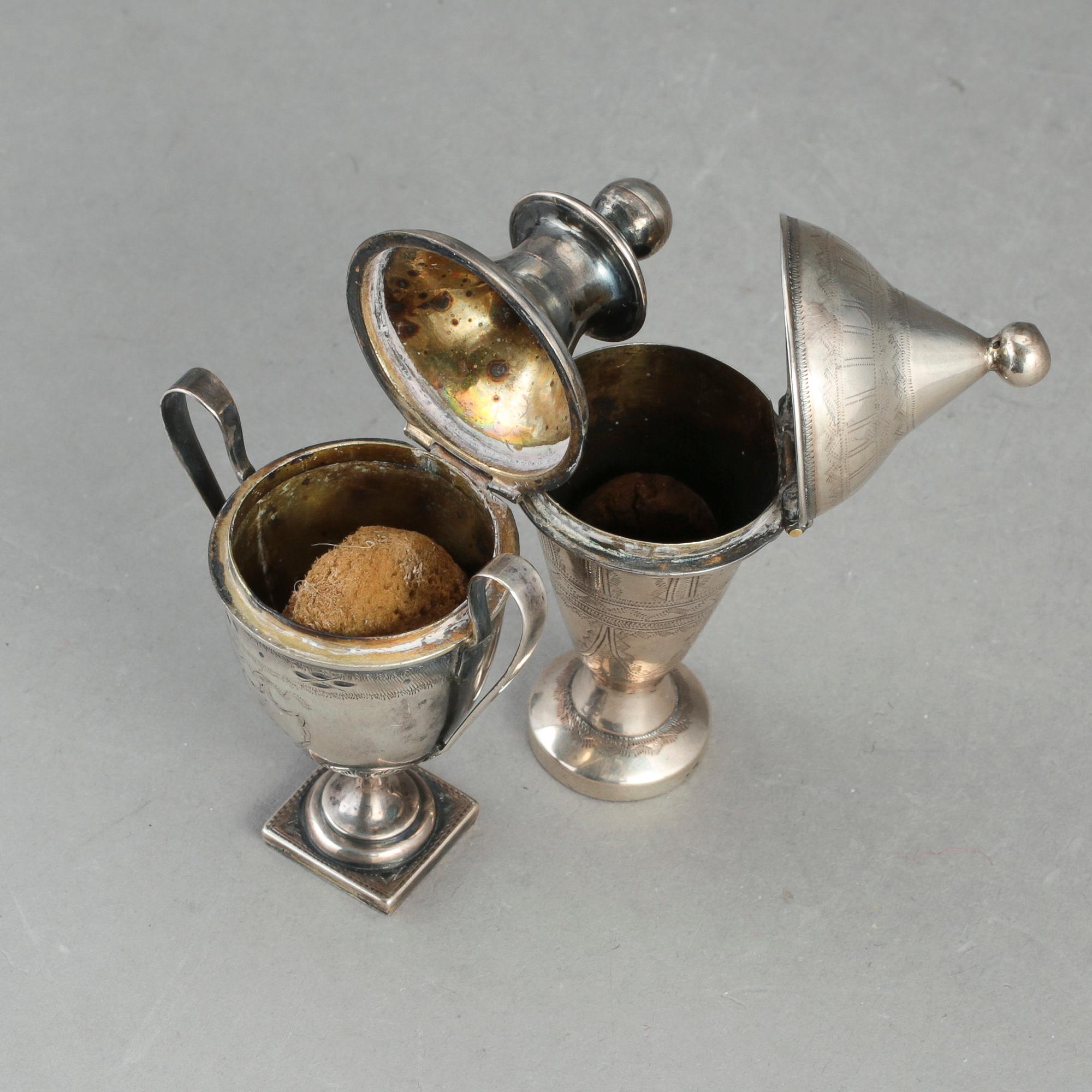 LUKTDOSOR, 2 st, silver, 1800-tal. Ca 69,5 gram.