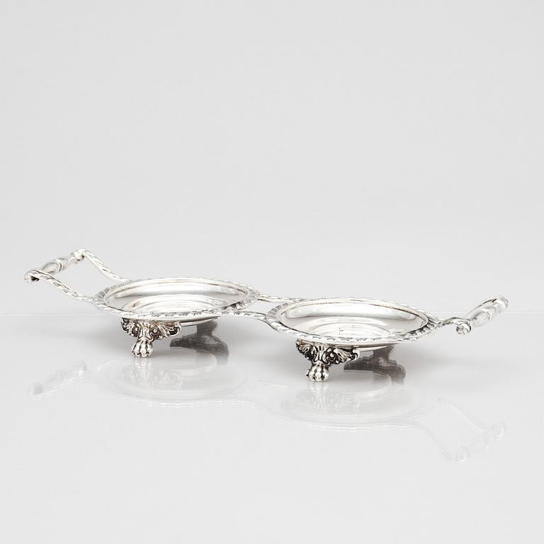 A pair of Swedish candy bowls with stand, parcel-gilt silver, mark of Gustaf Möllenborg, Stockholm 1851.