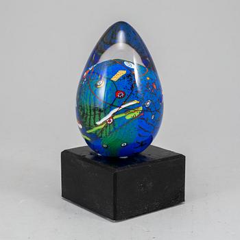 A J-E Reitzman glass sculpture of an Egg, Transjö, Sweden, 20th Century.