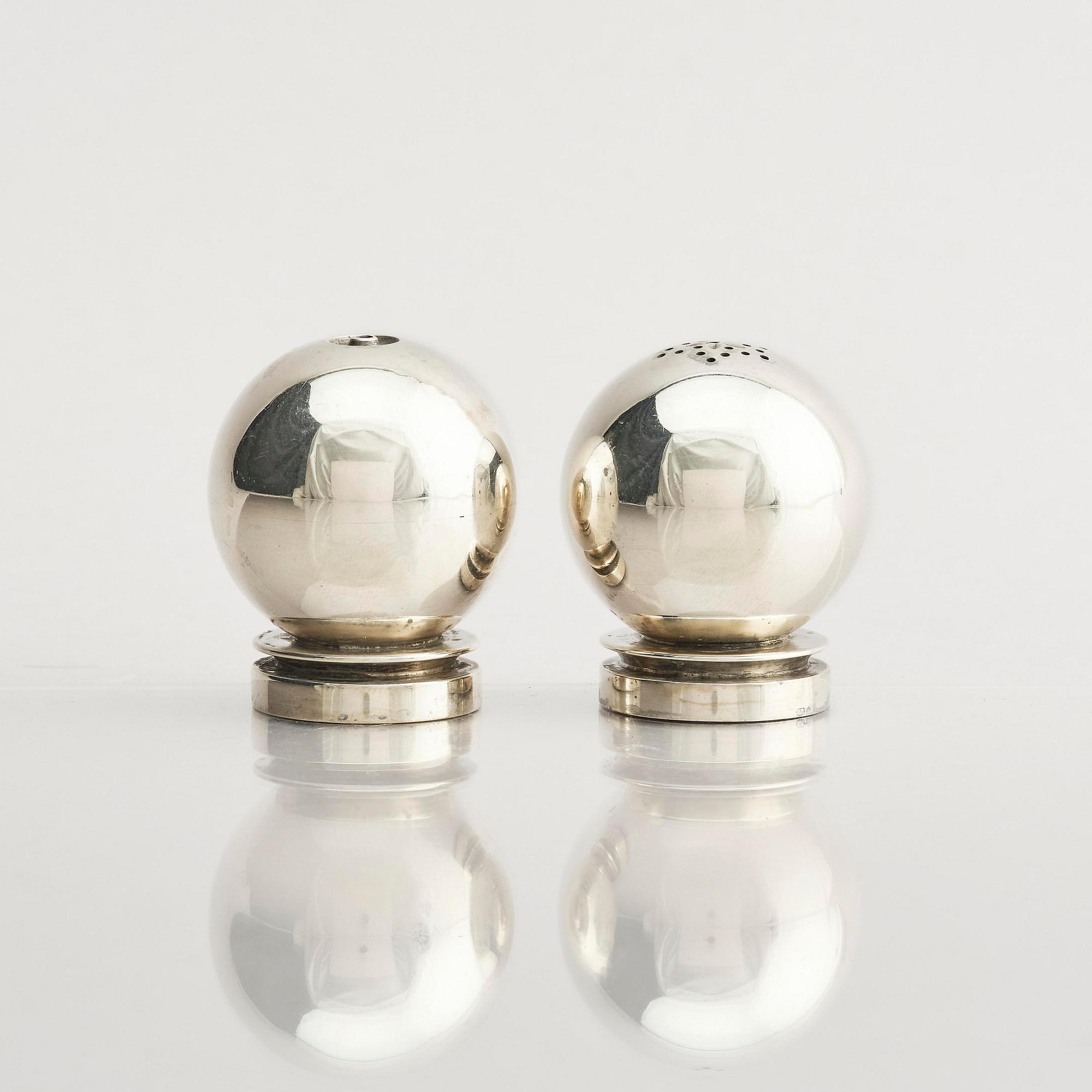 Georg Jensen, kryddsats, 4 delar sterling silver, design Harald Nielsen, modell "Pyramid", design nr 632, Köpenhamn 1945-51.