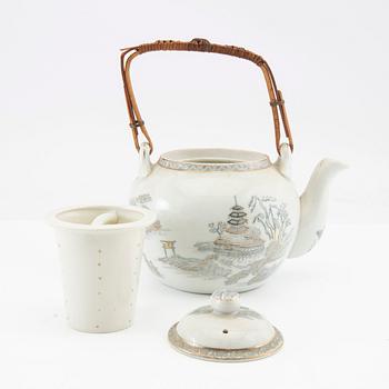 A set of four Chinese tea pots, 20th century.