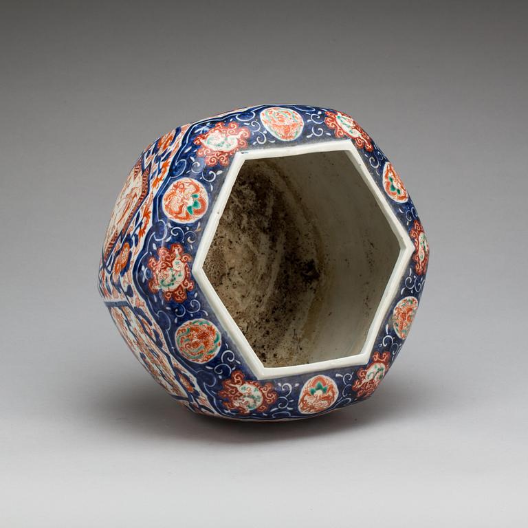 YTTERFORDER, porslin, imari, Japan. Omkring 1900.