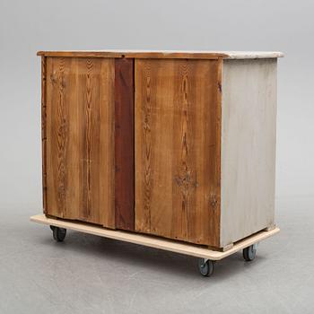 A chest of drawers from around year 1900.