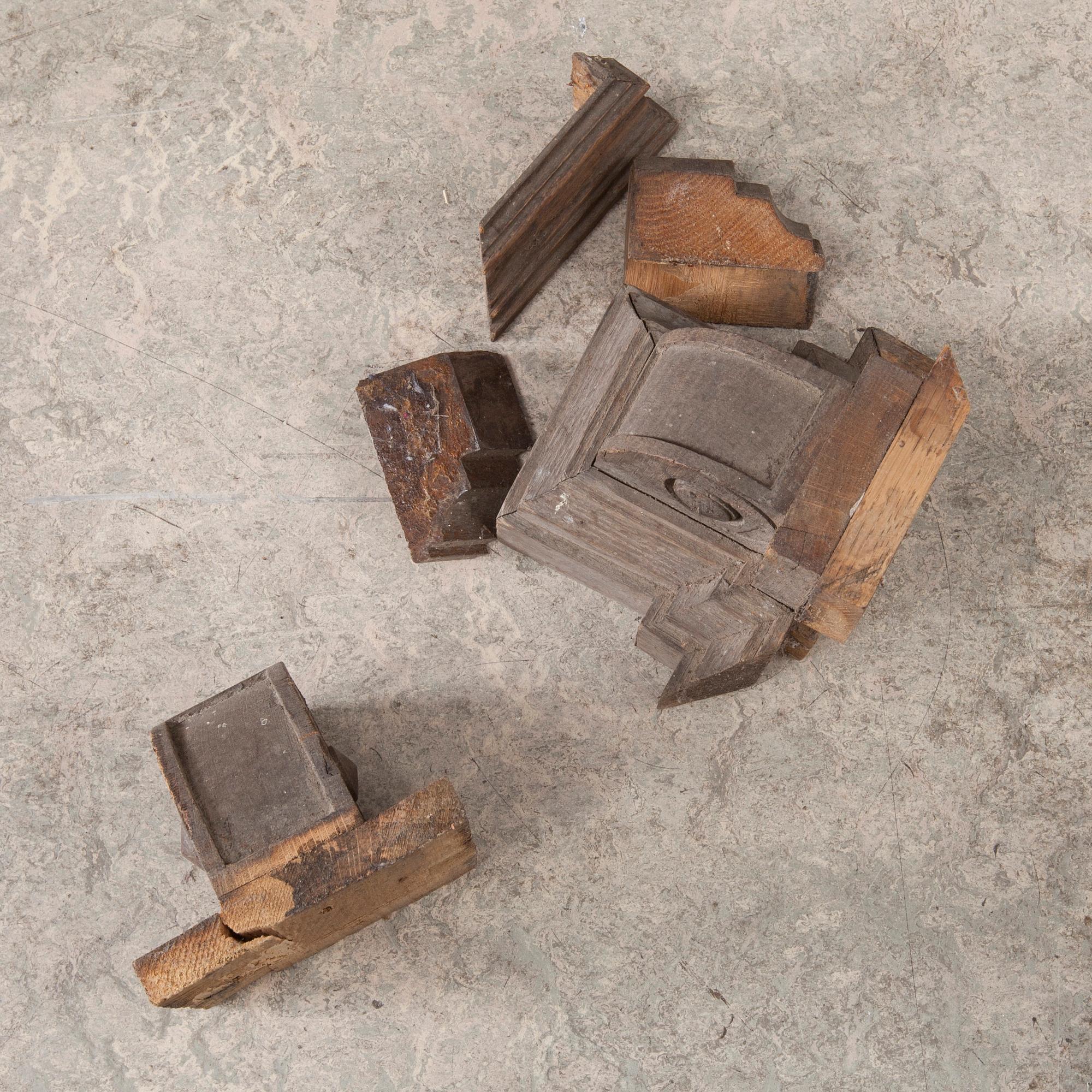 KLÄDHÄNGARE, ek och mässing, ca 1900.