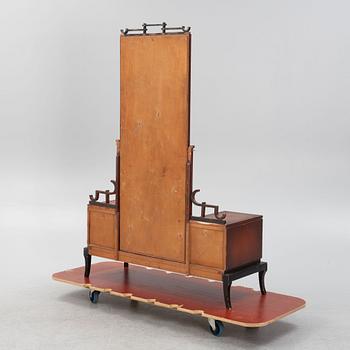 A Swedish grace mirror with a chest of drawers, 1920s/30s.
