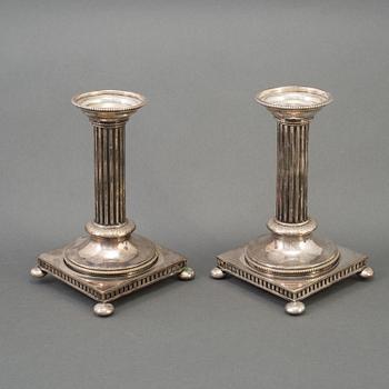 GULDSMEDSAKTIEBOLAGET (GAB), Ljusstakar, nysilver, Gustaviansk stil, 1900-talets första hälft.
