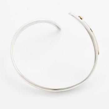 Sven-Erik Högberg, an arm ring in the form of a serpent, sterling silver with gold details, Gothenburg 1983.