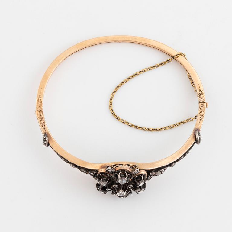 Armring, guld och silver med gammalslipad och rosenslipade diamanter, 1800-tal.