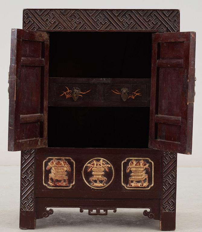 ALTARSKÅP, trä. Sen Qing dynastin, 1800-tal.