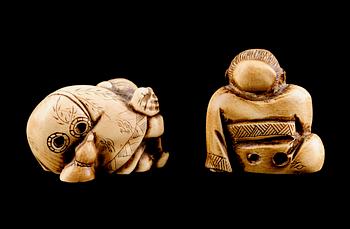NETSUKE, 2 st, ben, orientaliska, 1800-/1900-tal.