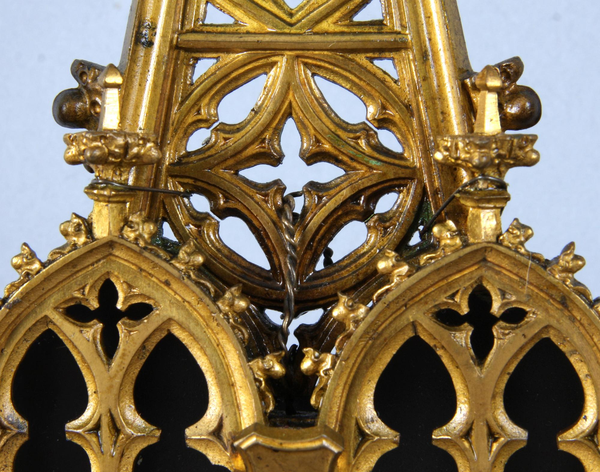 DEL AV ALTARE, mässing o trä, nygotik. 1800/1900-tal.