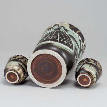 GUNNAR NYLUND, vas samt 2 koppar "Flambé", Rörstrand 1930-40-tal.