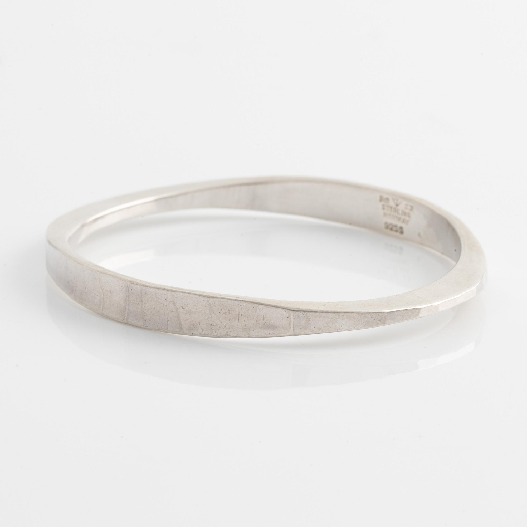 Tone Vigeland, bangle, sterling silver, Norway.