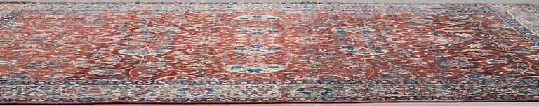 A CARPET, an antique Esfahan, ca 480,5 x 350 cm.