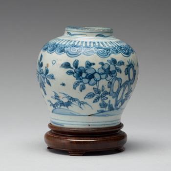 A blue and white jar, Ming dynasty, Wanli (1572-1620).