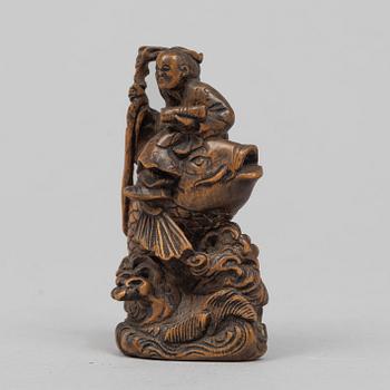 A Japanese carved wooden netsuke, Meiji (1868-1912). Signed.