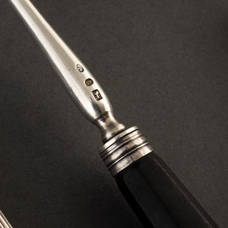 8 pieces of silver and silver plated serving cutlery, 19th and 20th century.