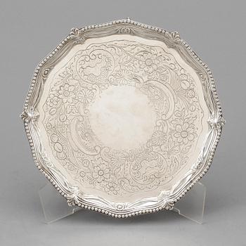 SALVER, silver, John Crouch I & Thomas Hannam, London 1774. Vikt ca 340 gram.