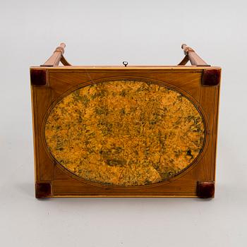 SENGUSTAVIANSKT BORD. Tillskrivet Lars Qvarnberg (mästare i Stockholm 1801-1813).