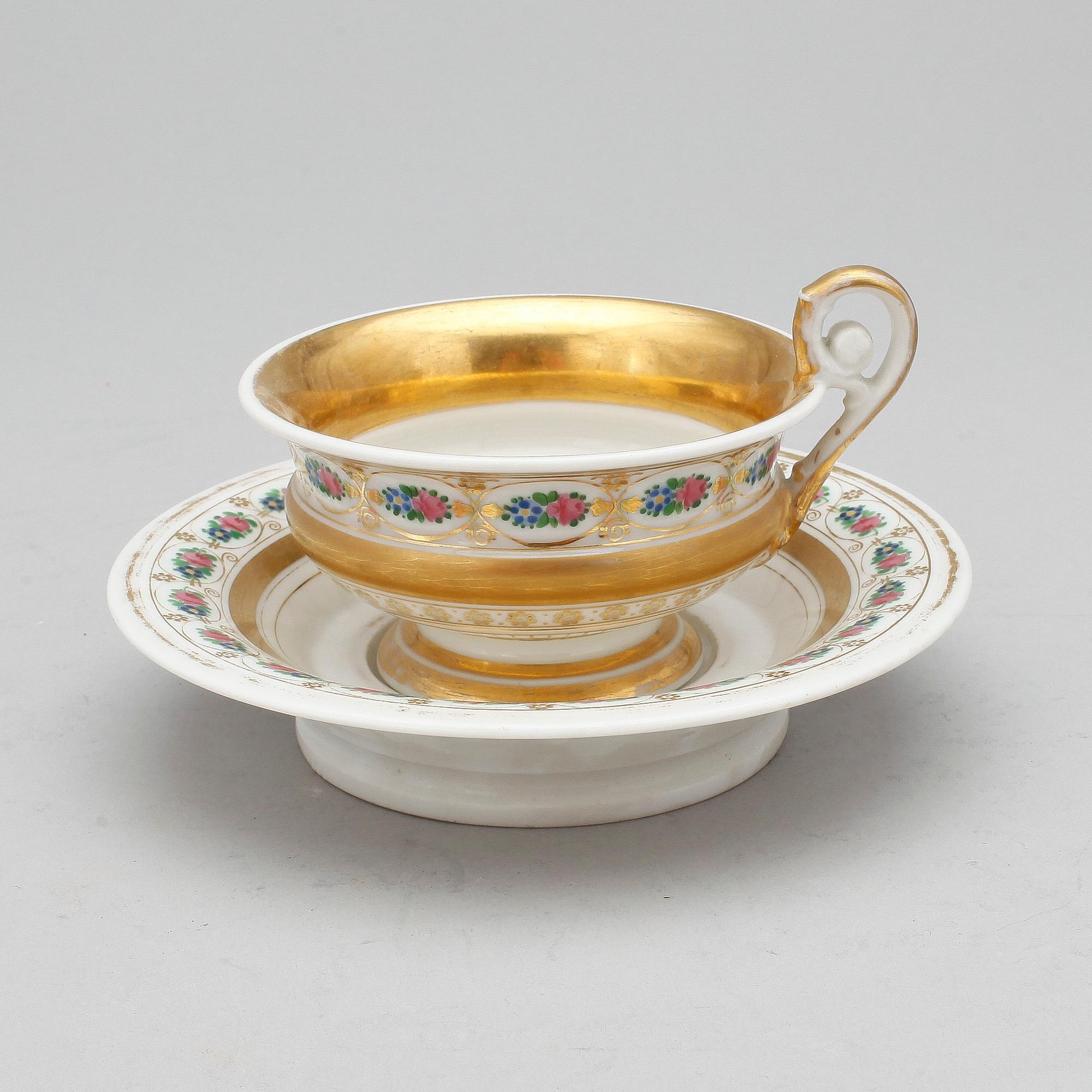 KOPP MED FAT. Porslin. Meissen. Empire, 1800-tal.