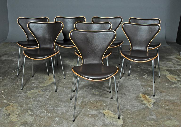 STOLAR, 8 st. Arne Jacobsen för Fritz Hansen. "7:an".