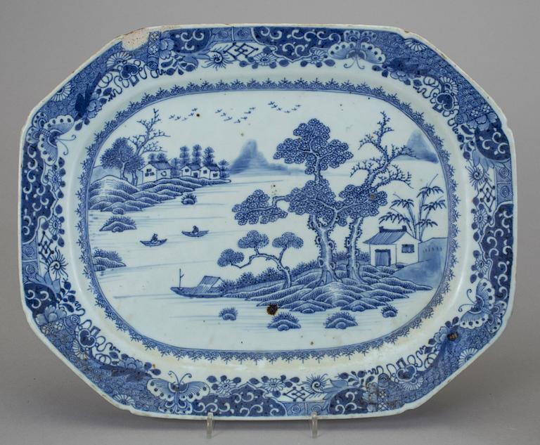 STEKFAT, 2 st, porslin, Kina, Qianlong (1736-95).