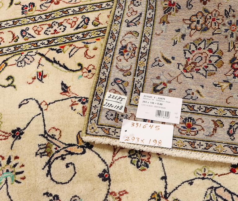A Kashan carpet, a. 293 x 198 cm.