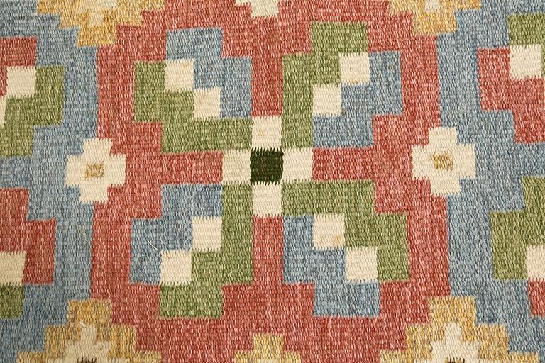 A flatweave rug by Erik Lundberg, Vävaregården, signed, 246 x 170 cm.