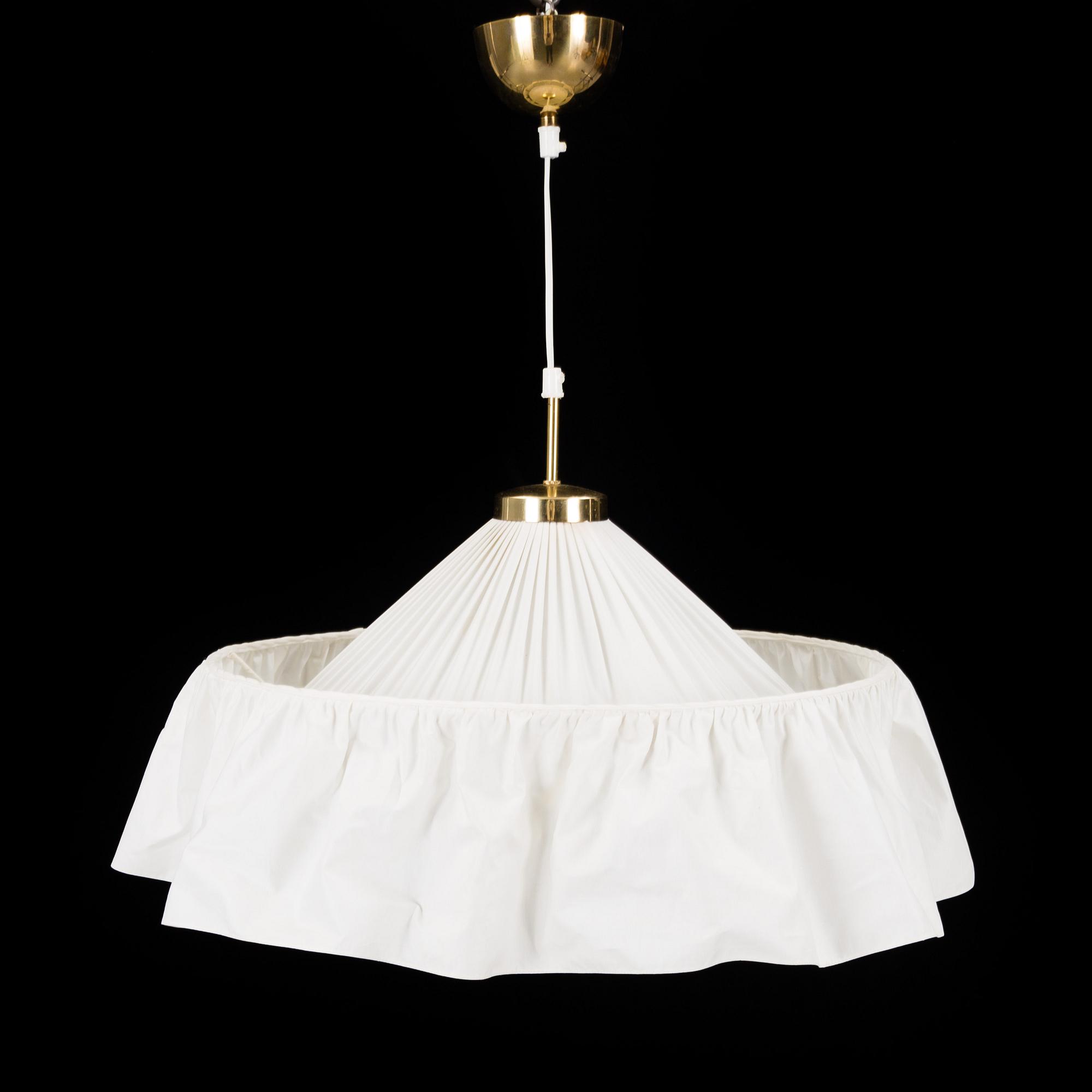 JOSEF FRANK, taklampa, modell 2560, Firma Svenskt Tenn, 1900-talets andra hälft. Höjd ca 30 cm.