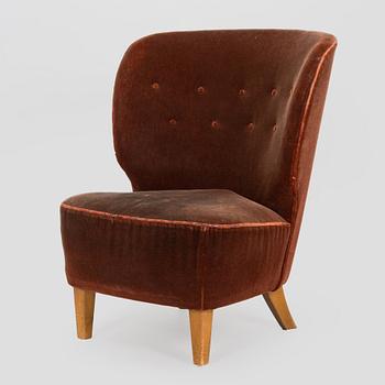 A mid-20th century armchair.