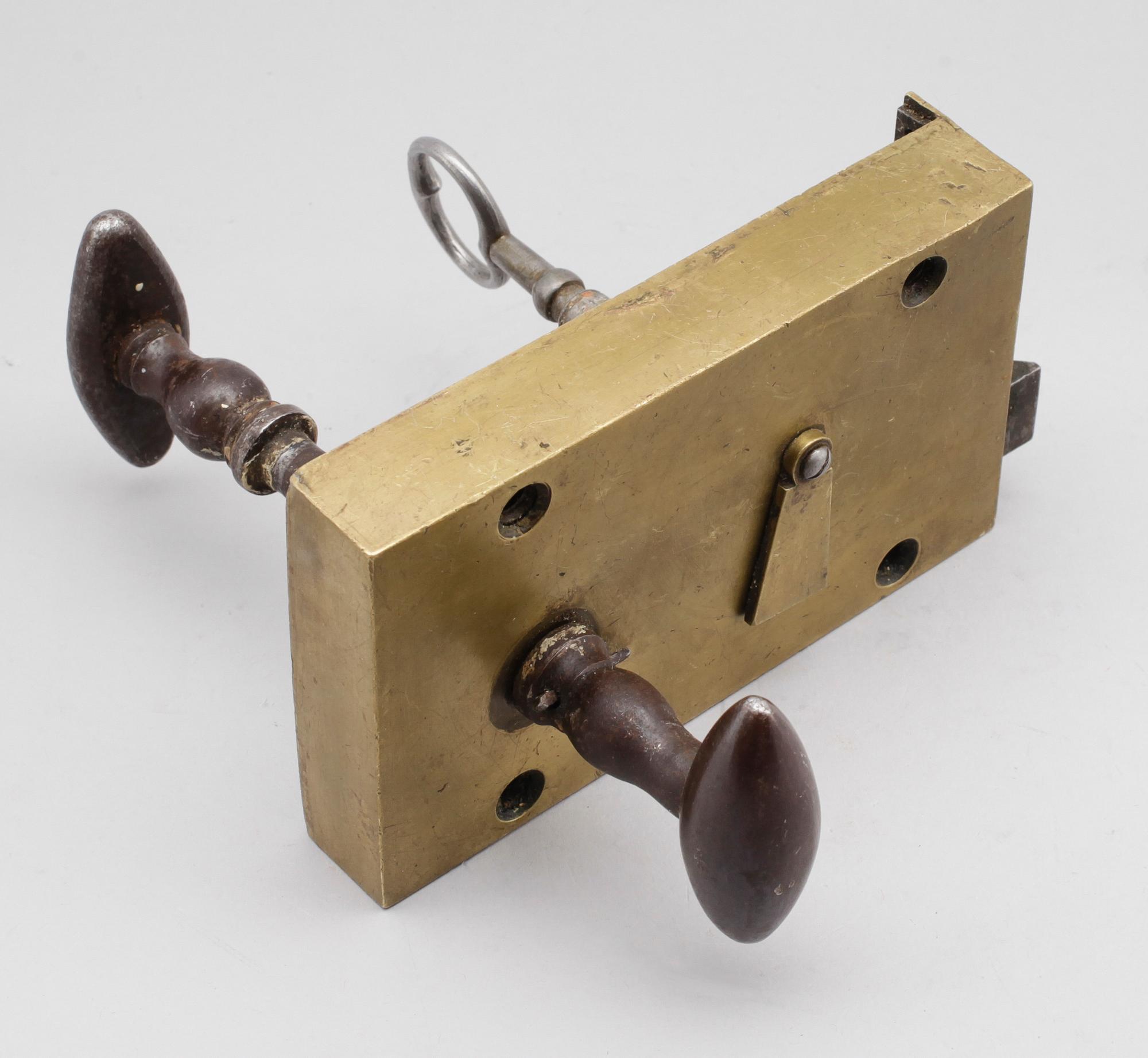 DÖRRLÅS, gjutjärn och mässing, 1700-/1800-tal.