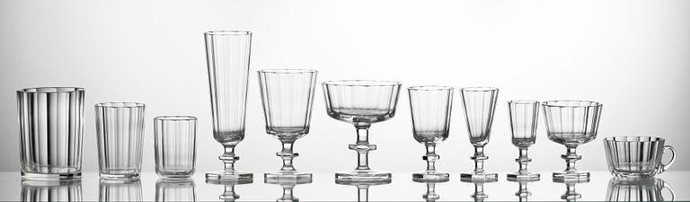 GLASSERVIS, glas, 93 delar, "Karlberg", Elis Bergh, Kosta, samt 1 glas trol "Karlberg" 1900-tal.