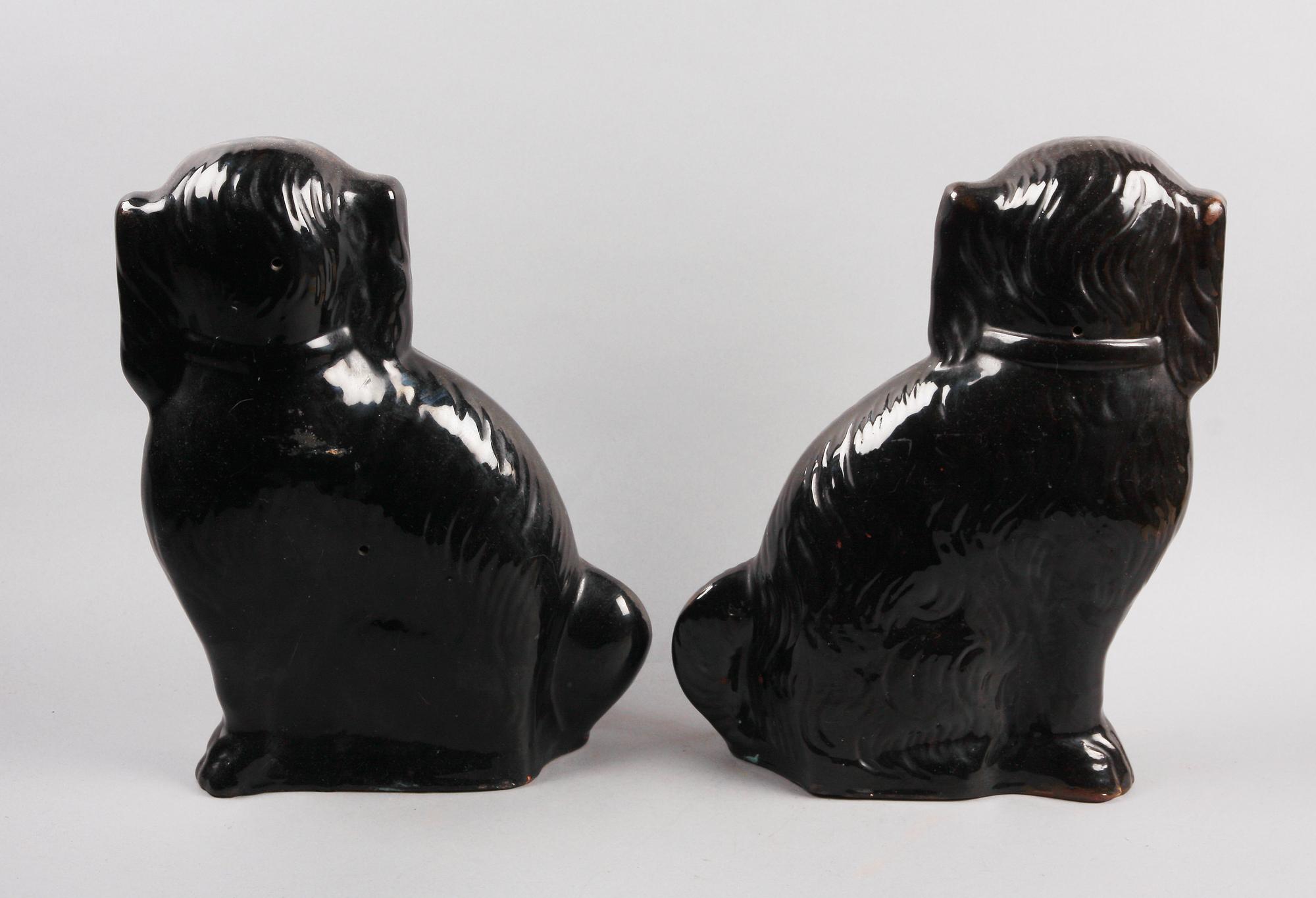 FIGURINER ett par, keramik, 1800/1900-tal.