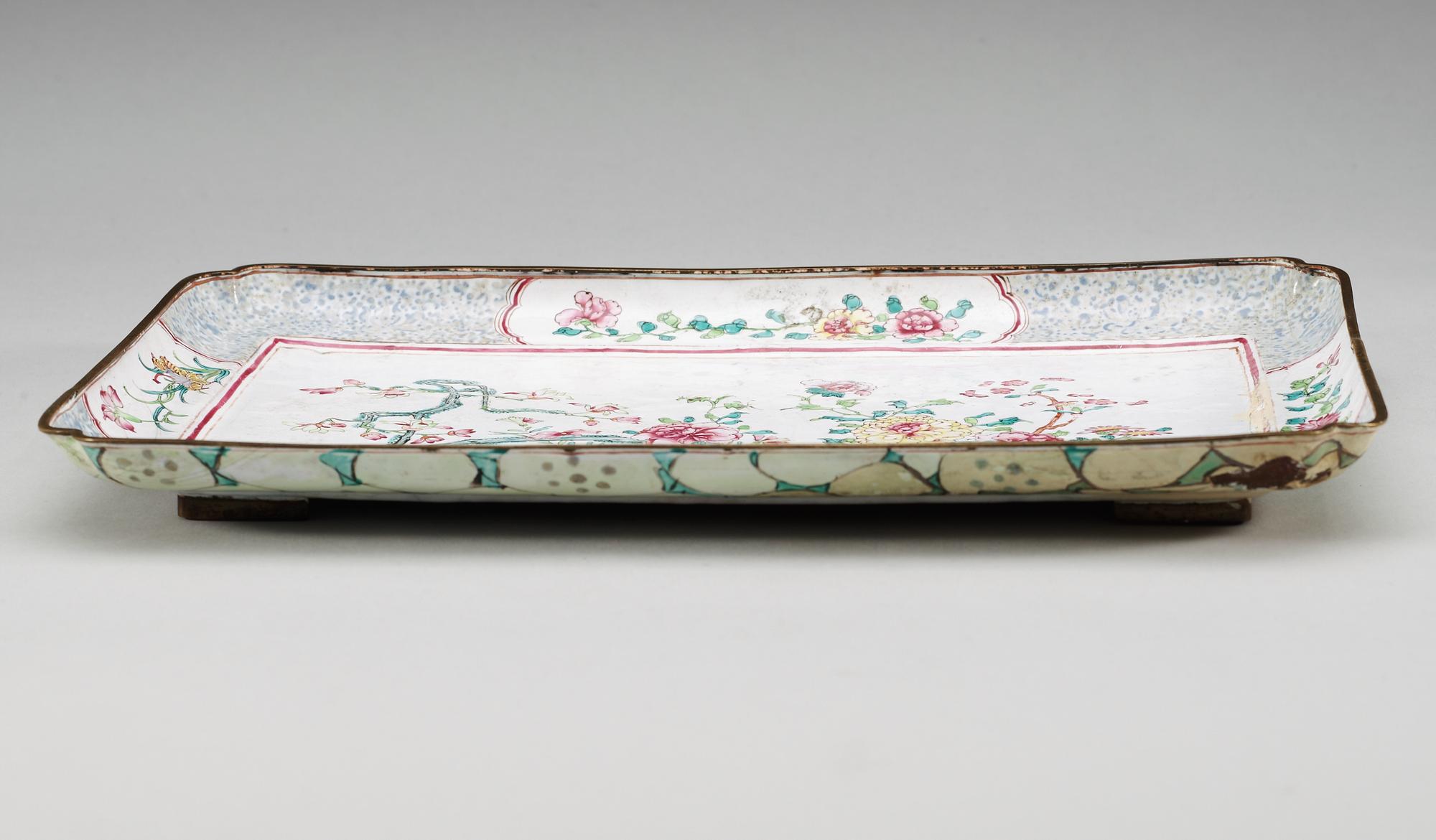 A Canton enameled tray, Qing dynasty, Qianlong (1736-95).