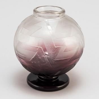 A Schneider 'Série Z' glass vase, France 1924-30.