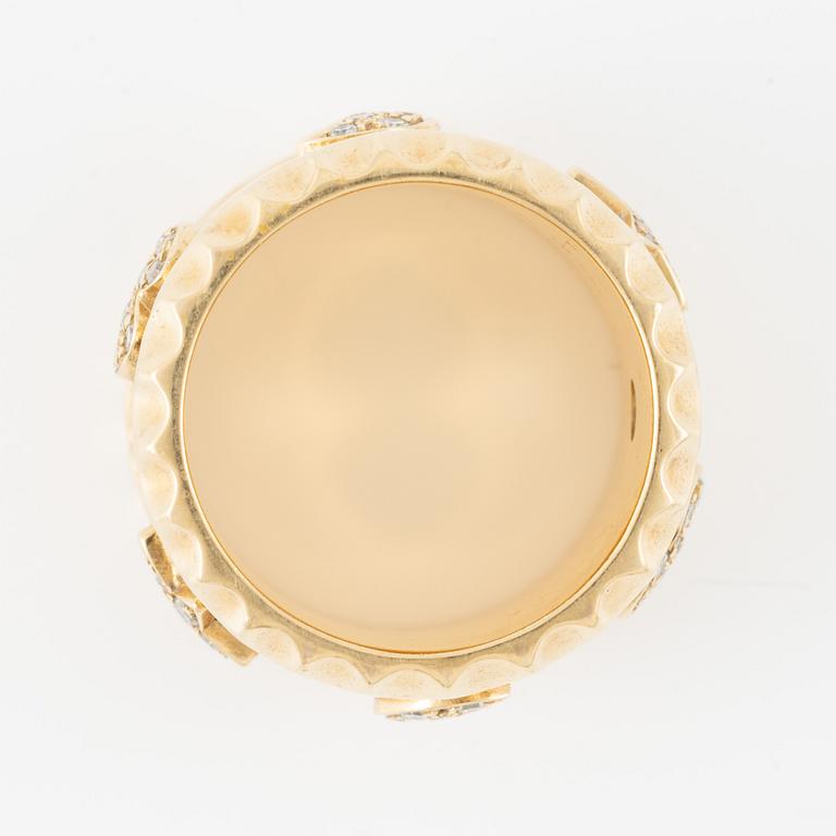 Ring in 18K gold with eight-cut diamonds, decorated with stars, hearts, and moons.