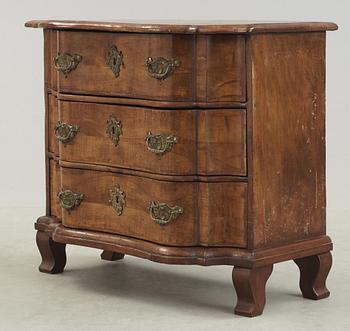 A Royal late Baroque mid 18th century commode with the monogram of Queen Lovisa Ulrika.